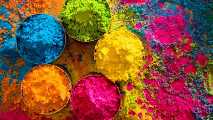 پودرهای رنگی در چند رنگ